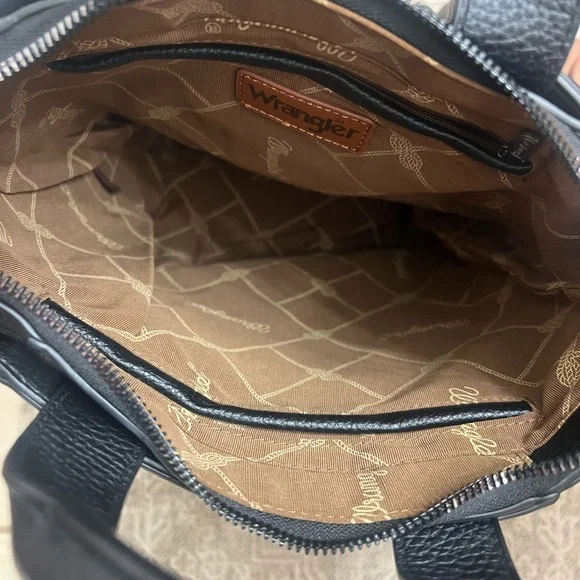 Wrangler Black Pebbled Leather Backpack with Tan Logo Patch - Picture 3 of 7